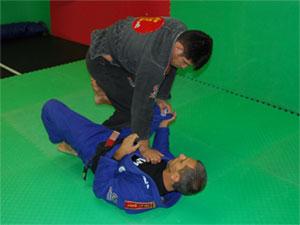 cross knee guard pass counter 2