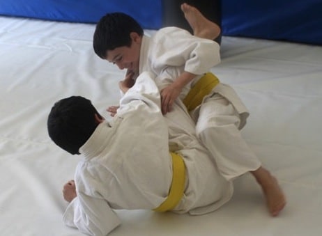 Kids grappling