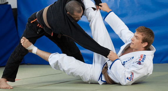 Keenan Cornelius using the Spider Guard to control his opponent from the bottom