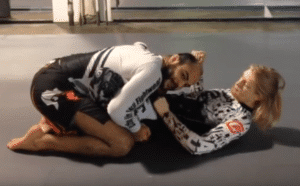 Bernardo Faria shows the over-under pass in no gi