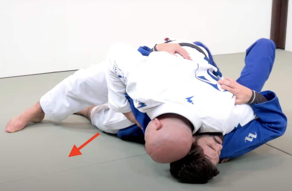 A Heavy Knee Cut Pass vs Butterfly Guard - Grapplearts