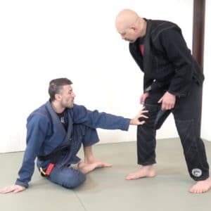 Sample gripfighting sequence 1: frame on your opponent's leg