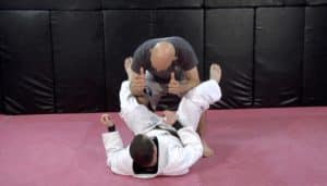 Maintaining elbow-knee connection inside the guard